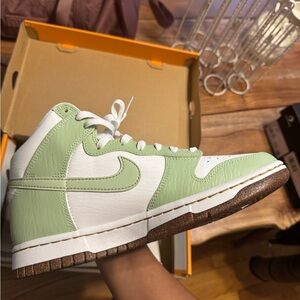 Nike High-Top Dunks in Green and White